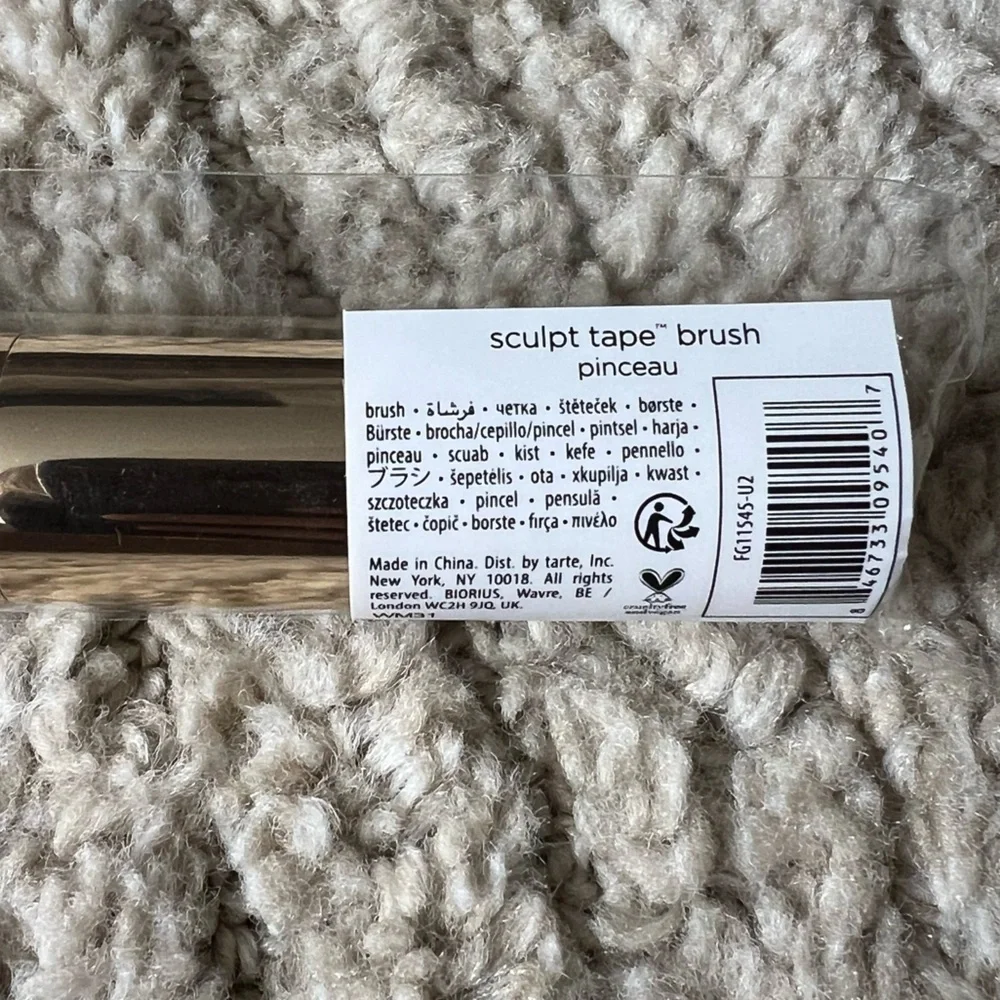 NWT tarte Sculpt Tape Brush in Gold and Black